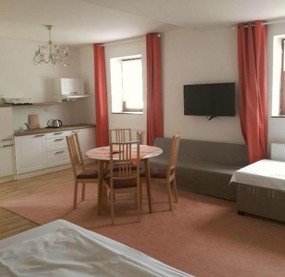 דירת חדר, Apartmány Sedmikráska