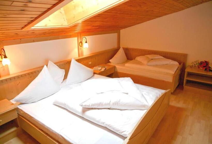 غرفة قياسية ثلاثية, Garni Olympia