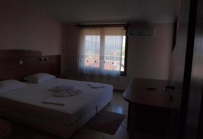 Номер Стандарт с Балконом, Guestrooms Hema