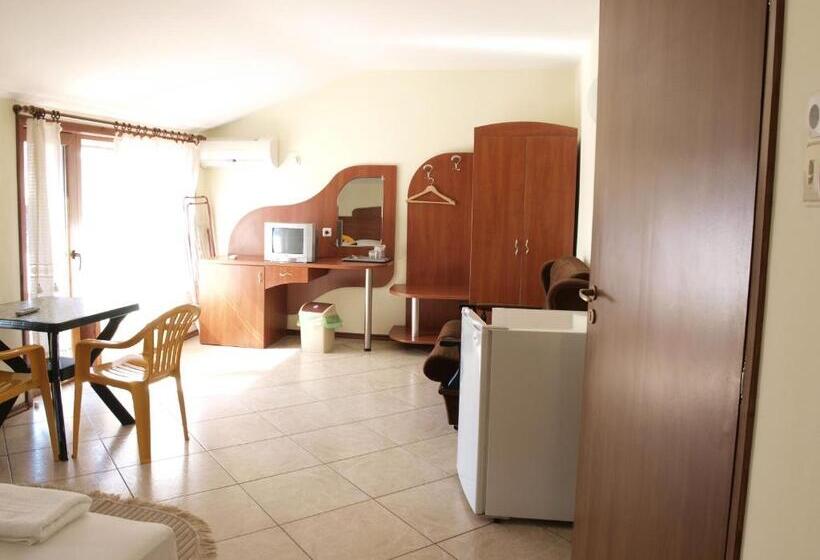 Номер Стандарт с Балконом, Guestrooms Hema