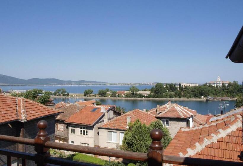 Люкс с Балконом, Guestrooms Hema