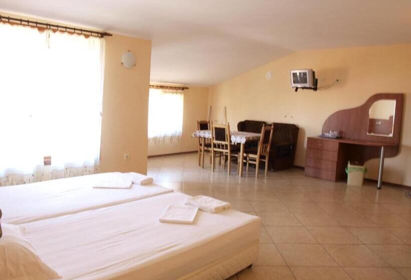 Люкс с Балконом, Guestrooms Hema