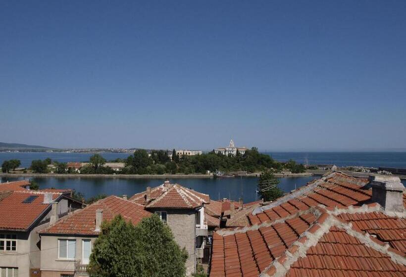 Люкс с Балконом, Guestrooms Hema