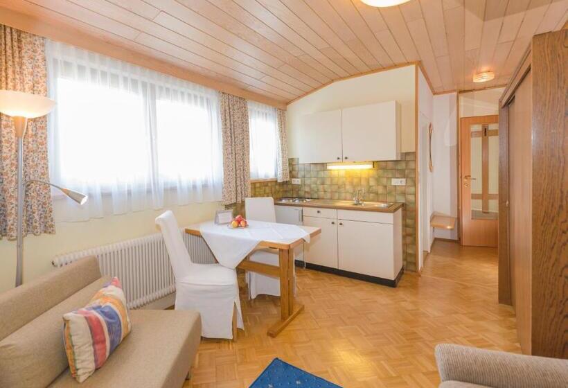 Студия Стандарт, Landhaus Tritscher