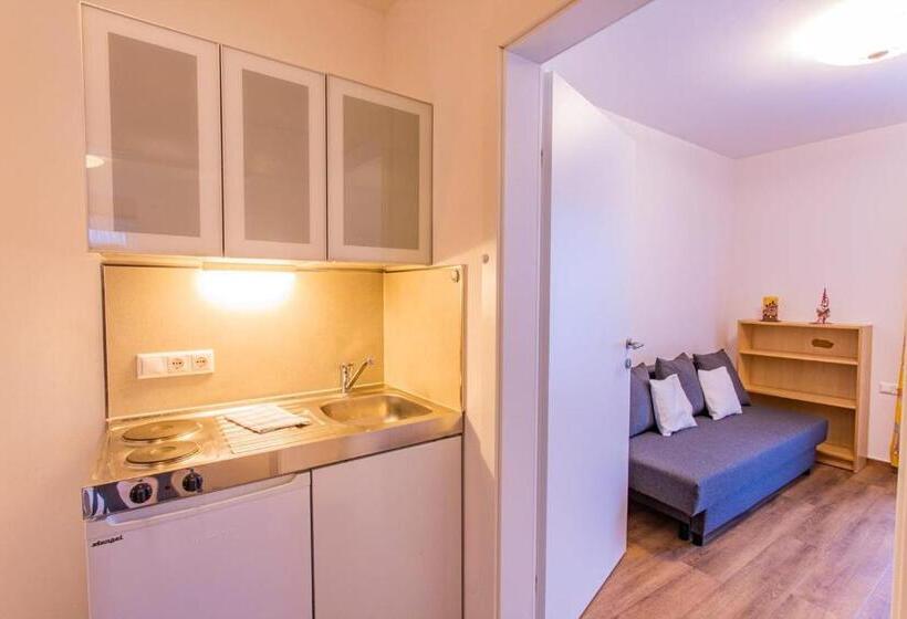 Студио Стандарт с Балконом, Landhaus Tritscher