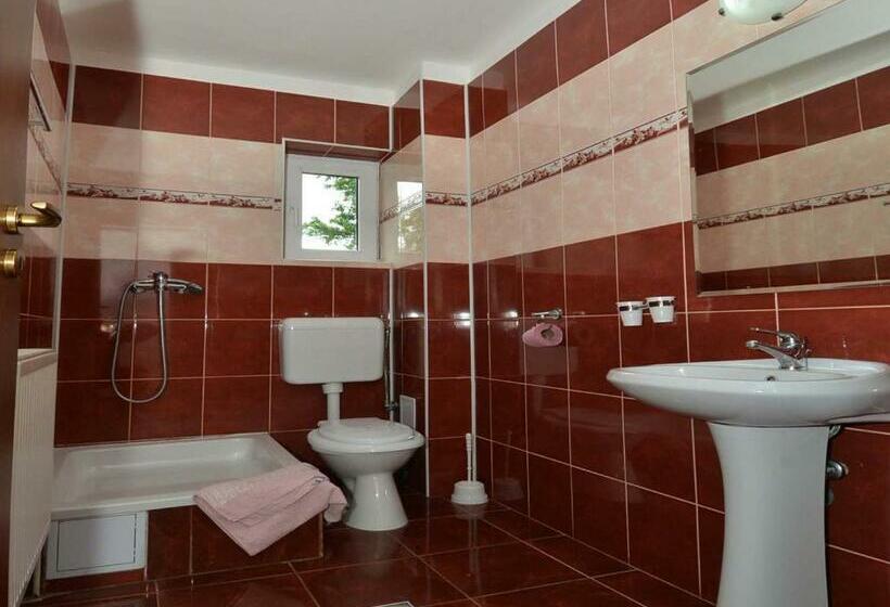 Люкс Superior 2 Спальни, Pensiunea Marina