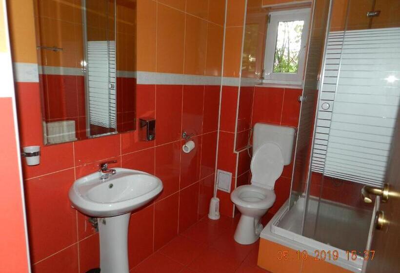 Люкс Superior 2 Спальни, Pensiunea Marina