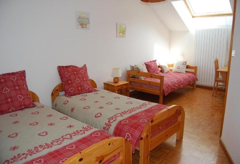 اتاق استاندارد سه نفره, Chambre D Hôtes Kieffer Le Grand Bienfaisy