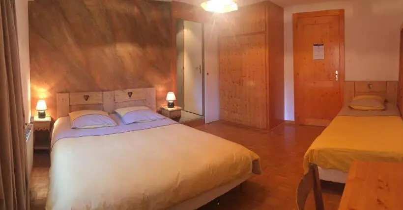 庭の見えるスタンダードトリプルルーム, Chambre D Hôtes Kieffer Le Grand Bienfaisy