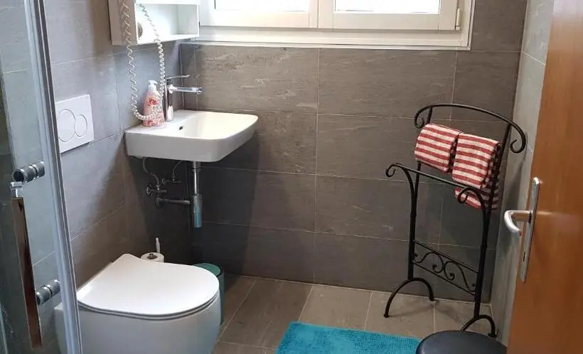 Quarto Estandar Banheiro Compartilhado, B&b St Moritz