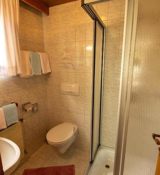 标准三人间, Haus Josef