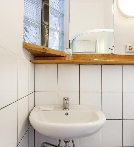 اتاق لوکس, House Of Sun