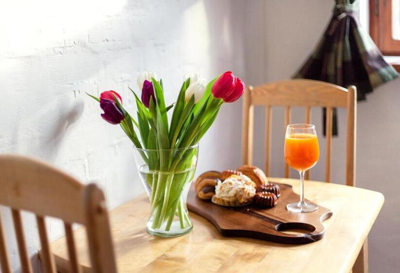 اتاق لوکس, House Of Sun