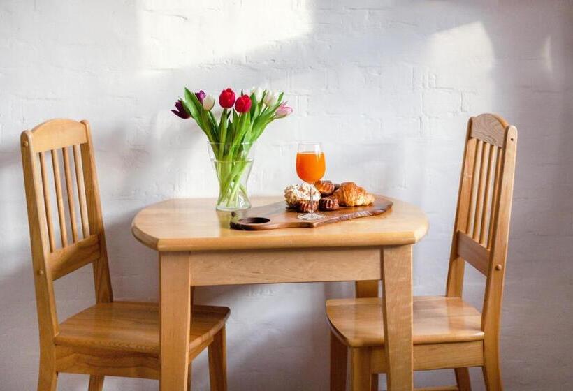 اتاق لوکس, House Of Sun