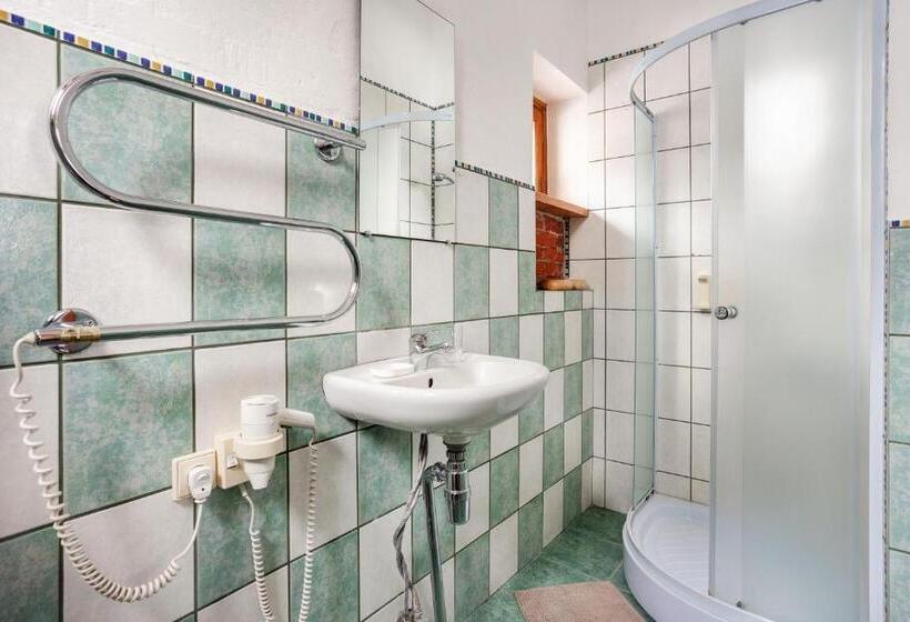 اتاق لوکس با تخت بزرگ, House Of Sun