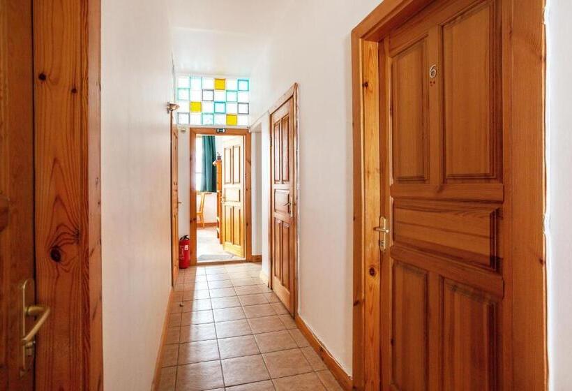 اتاق استاندارد, House Of Sun