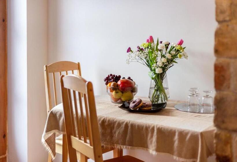 اتاق سوپریور با بالکن, House Of Sun