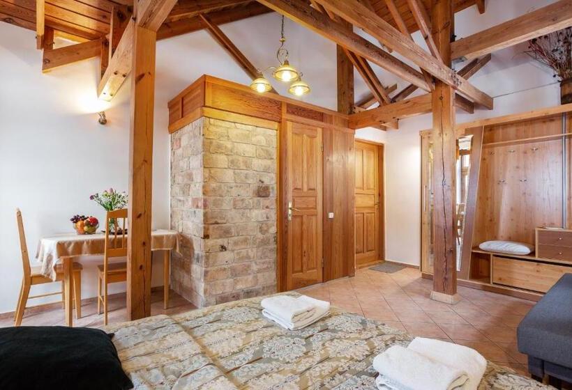 اتاق سوپریور با بالکن, House Of Sun