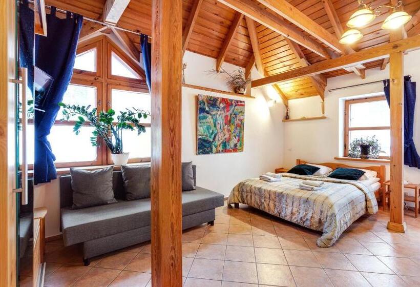 اتاق سوپریور با بالکن, House Of Sun