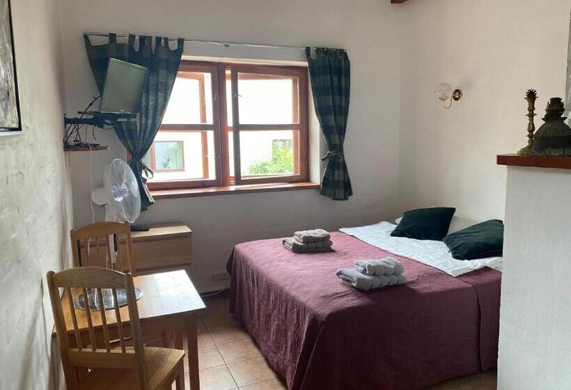 اتاق لوکس, House Of Sun