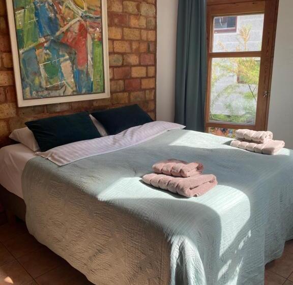 اتاق لوکس با تخت بزرگ, House Of Sun