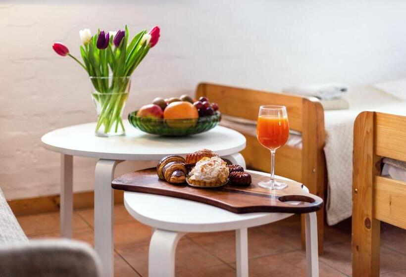 اتاق استاندارد, House Of Sun