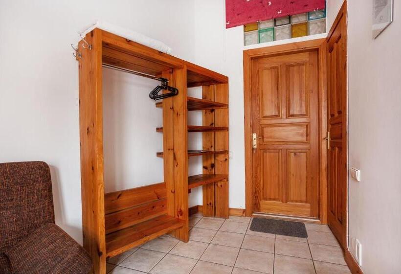 اتاق لوکس, House Of Sun