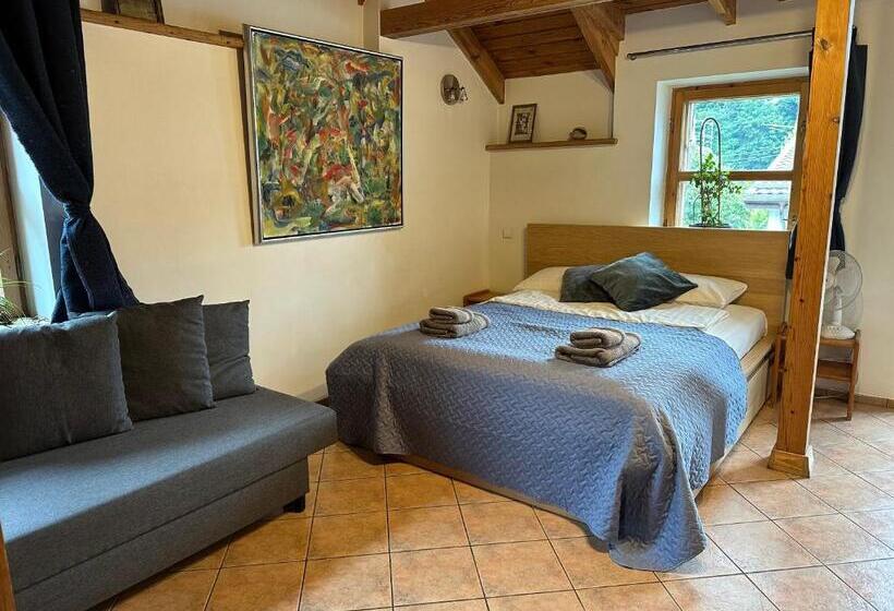 اتاق سوپریور با بالکن, House Of Sun