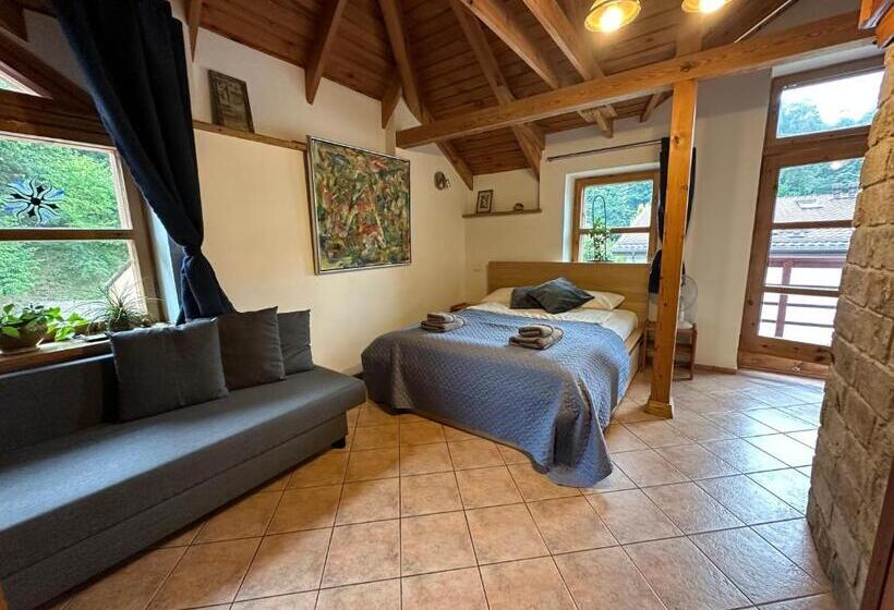 اتاق سوپریور با بالکن, House Of Sun