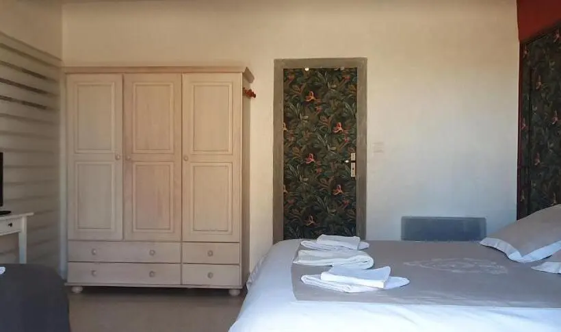 スーペリアールーム, Le Jardin D Ivana B&b Avec Piscine Chauffée