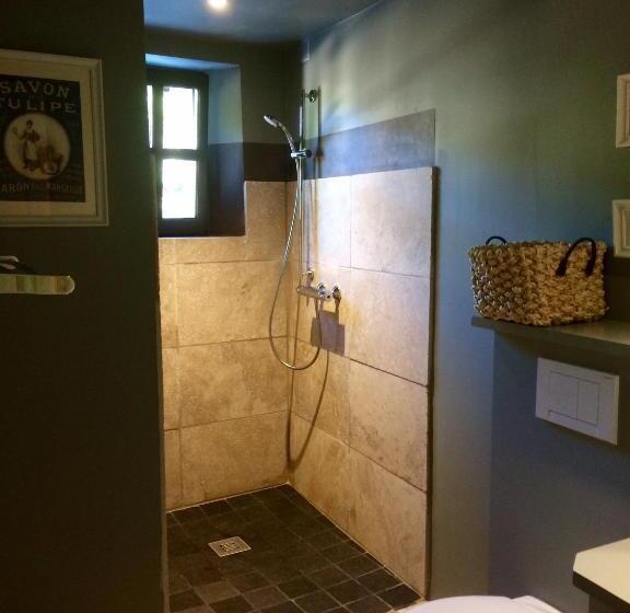 غرفة عائلية, Une Sieste En Luberon