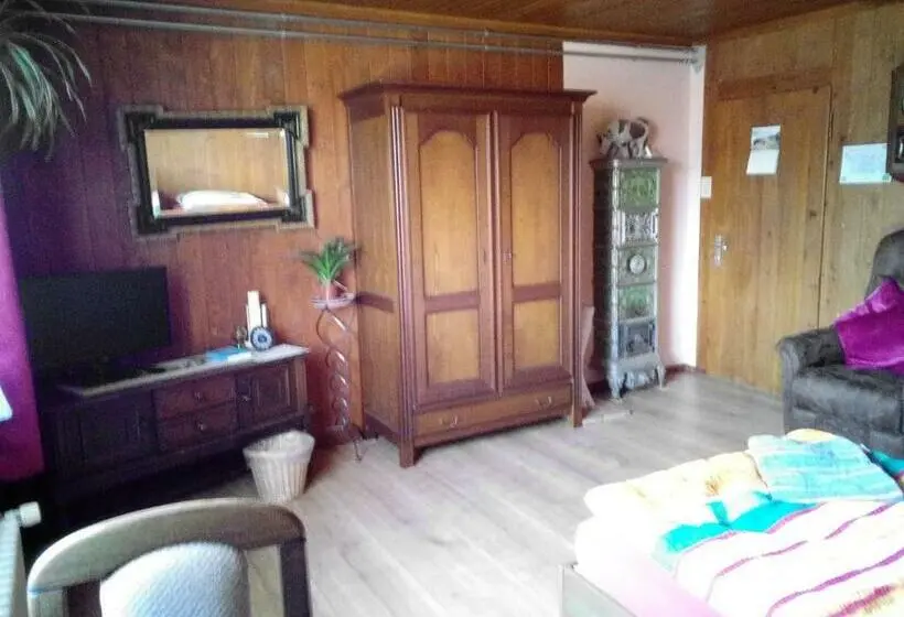 バス共有のスタンダードルーム, Chambre D Hôtes Petit Martel