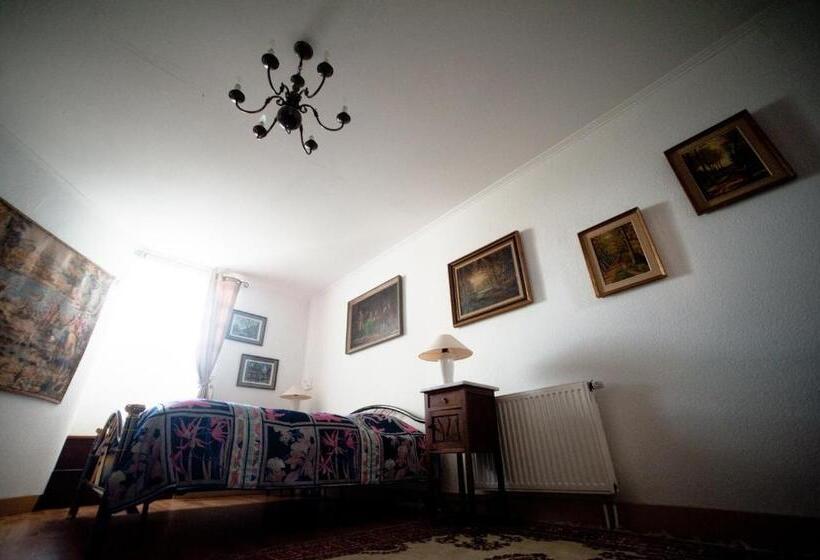 סוויטה, Chateau Neufays