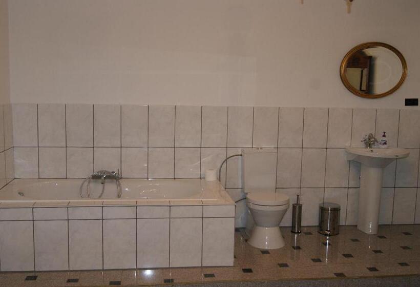 סוויטה, Chateau Neufays