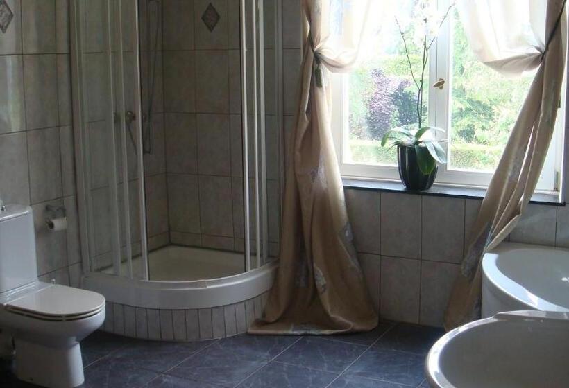 סוויטת 3 חדרי שינה, Chateau Neufays