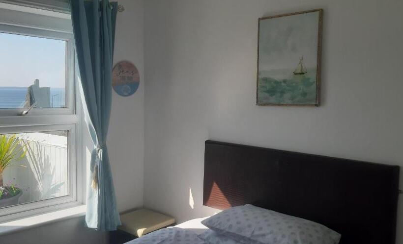 غرفة قياسية فردية, The Astor