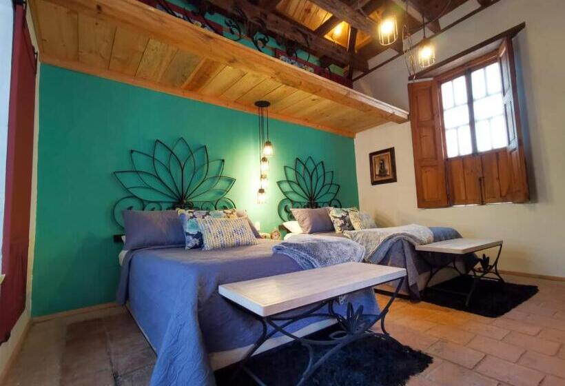 غرفة ديلوكس, Corregidora 12