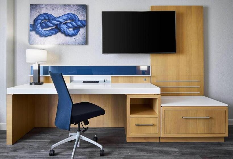 身障者適用キングサイズベッドルーム, Delta Hotels By Marriott Norfolk Airport