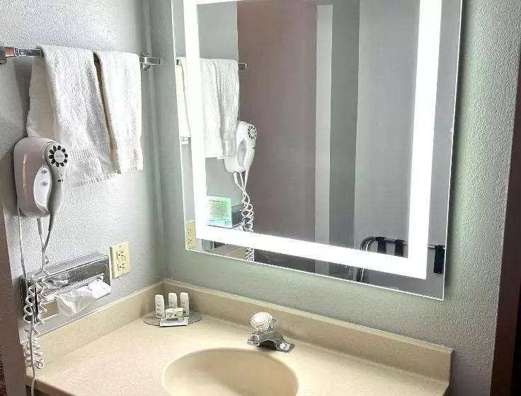Standard-huone King-vuode, Americinn & Suites By Wyndham Baraboo Event Center