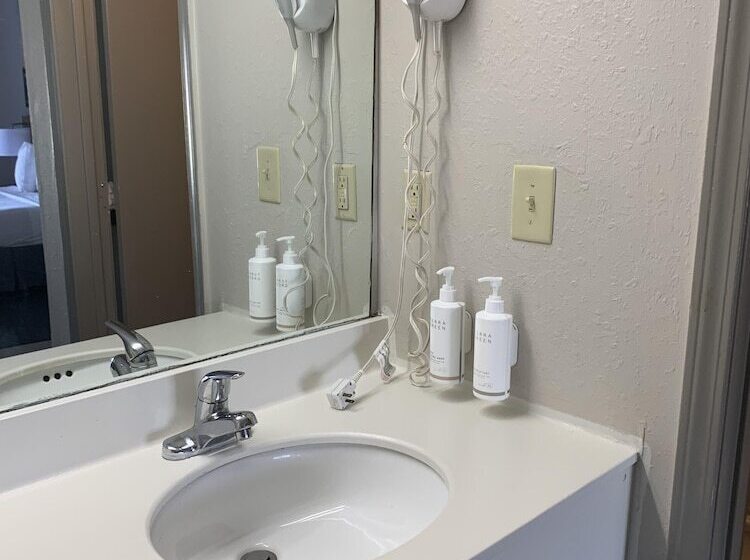 غرفة ديلوكس, Days Inn By Wyndham Louisville Airport Fair And Expo Center