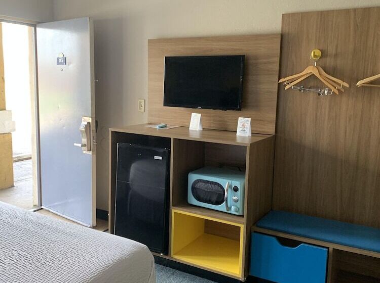 غرفة ديلوكس, Days Inn By Wyndham Louisville Airport Fair And Expo Center