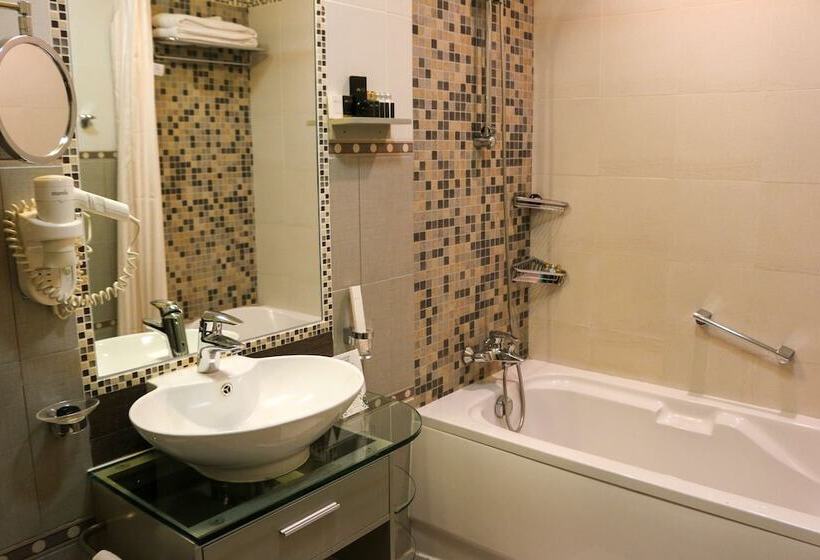 سوئیت سلطنتی 2 خوابه, Elite Crystal