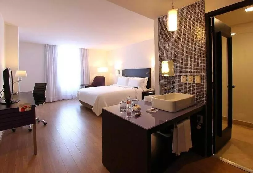 キングサイズベッドのスタンダードルーム, Fiesta Inn Express Naucalpan