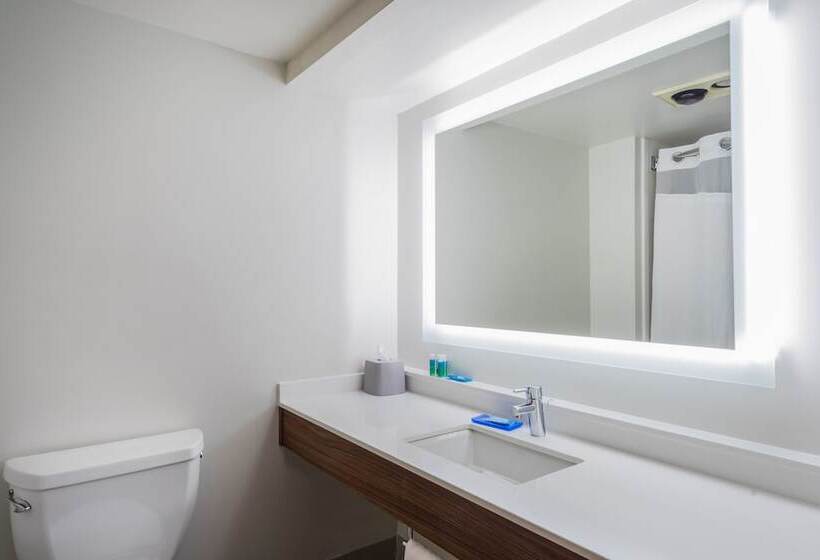 Номер Стандарт, Holiday Inn Express Hotel & Suites Louisville East, An Ihg