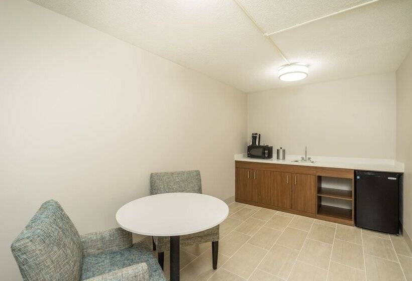 スイート, Holiday Inn Express Hotel & Suites Louisville East, An Ihg