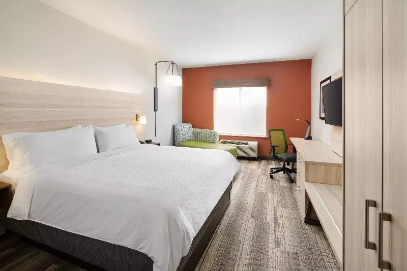 キングサイズベッドのスタンダードルーム, Holiday Inn Express Hotel & Suites Salem, An Ihg