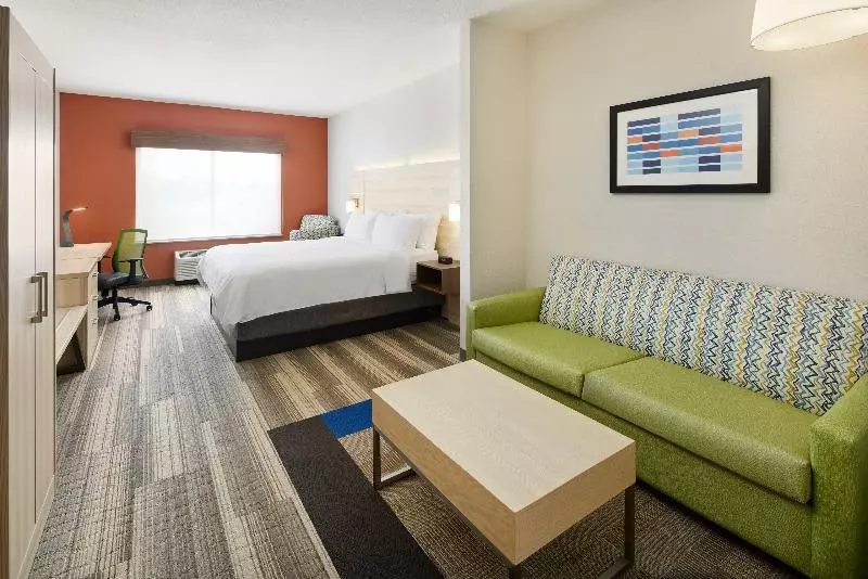 キングサイズベッドのスイートルーム, Holiday Inn Express Hotel & Suites Salem, An Ihg