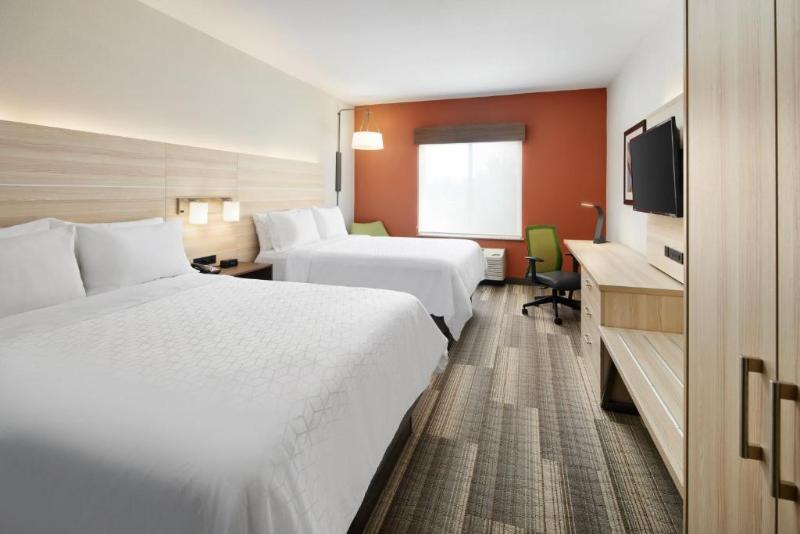 Номер Стандарт Адаптированный для Инвалидов, Holiday Inn Express Hotel & Suites Salem, An Ihg