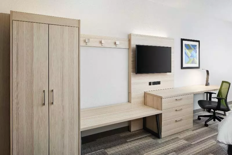 キングサイズベッドのスタンダードルーム, Holiday Inn Express Hotel & Suites Salem, An Ihg