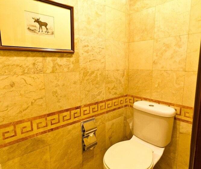 سوییت لوکس, Waterfront Airport Hotel And Casino